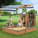 Детски Дървен Пясъчник GINGER HOME с Регулируем Покрив и Аксесоари – Пясъчна Мелница, Писта за Колички, 103x114x110 см - Image 4
